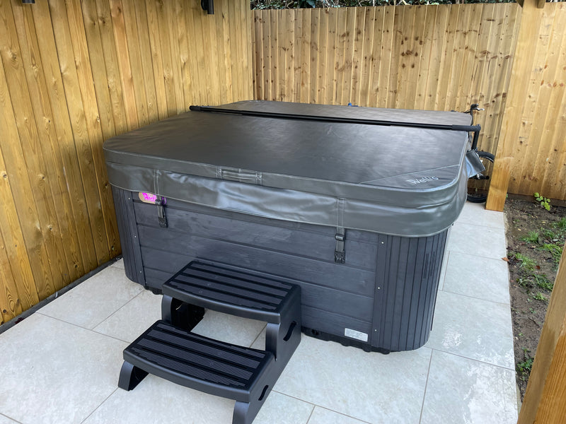 Wellis Jupiter Hot Tub