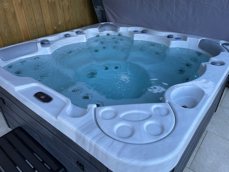 Wellis Jupiter Hot Tub
