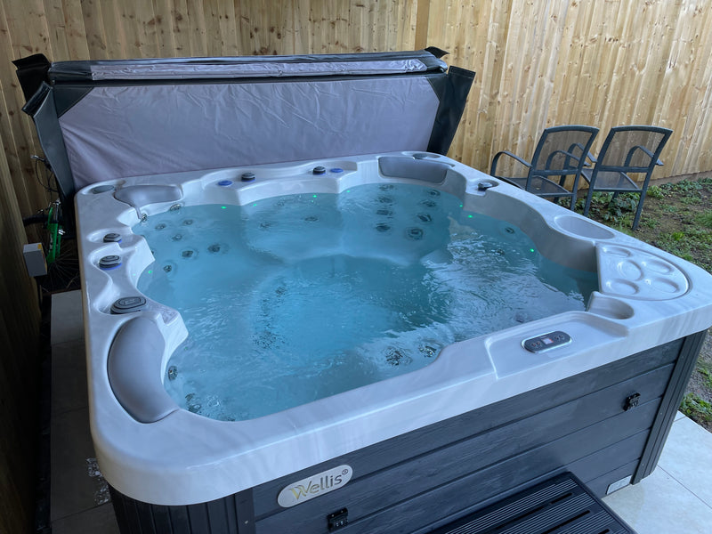 Wellis Jupiter Hot Tub