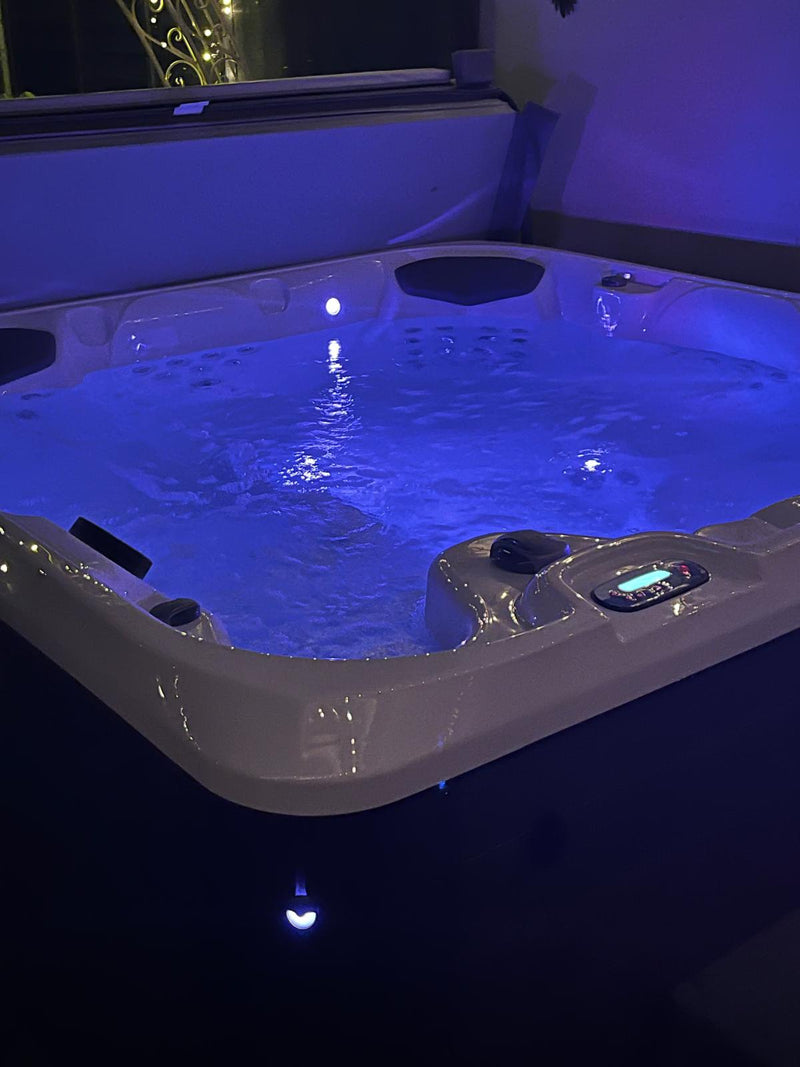 Garden Leisure Hot Tub 680L