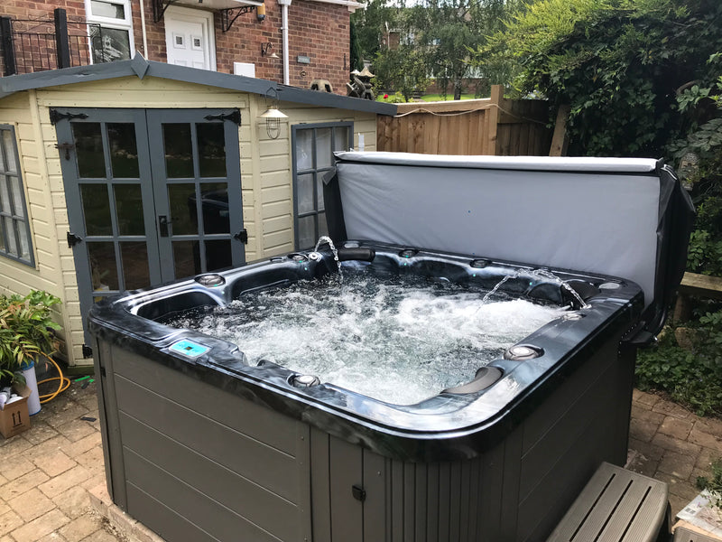 Hawaiian Breeze Hot Tub 740L