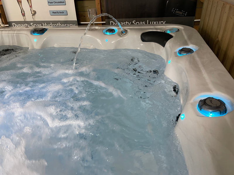 Hawaiian Breeze Hot Tub 740L