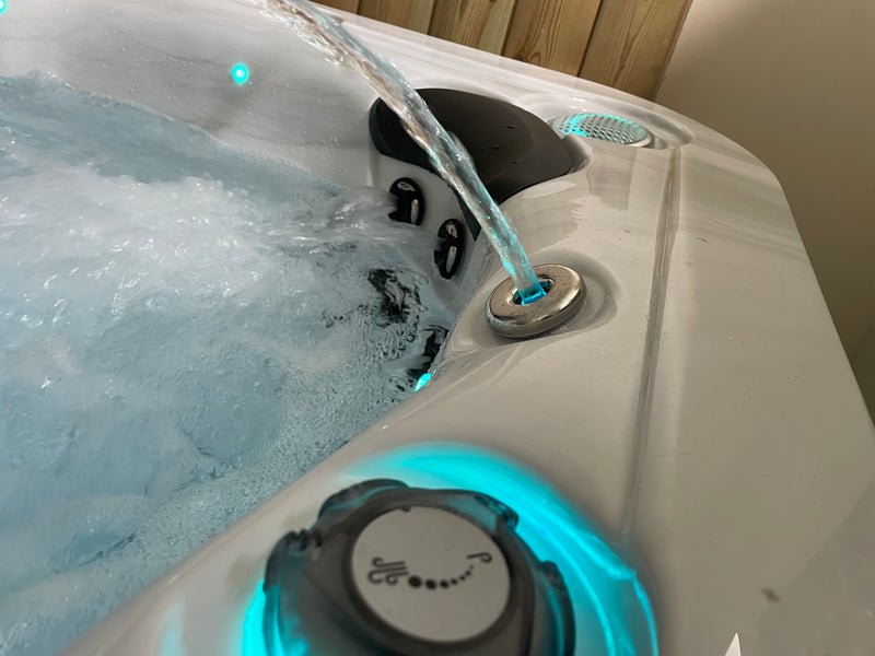 Hawaiian Breeze Hot Tub 740L