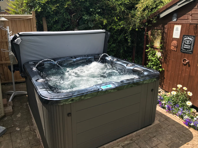 Hawaiian Breeze Hot Tub 740L