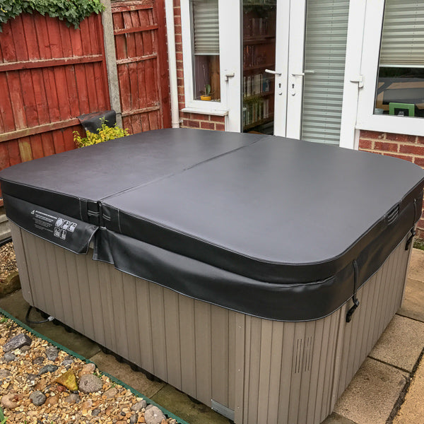 Weekend 330/2L Hot Tub