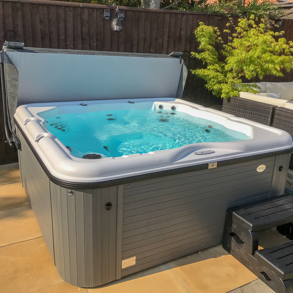 Cove Jubilee Holiday Park 36 Jet Hot Tub
