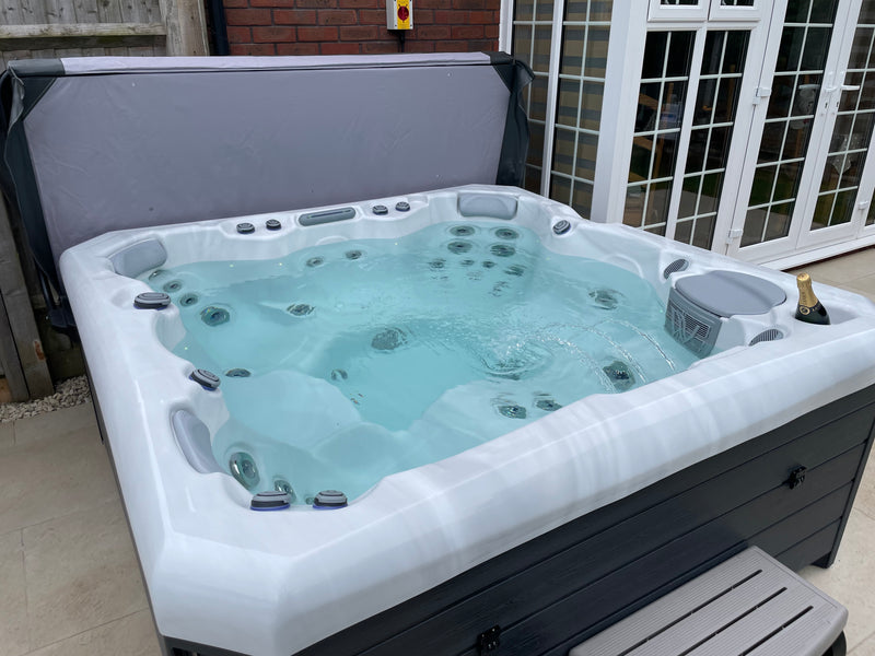 Wellis Malaga Hot Tub