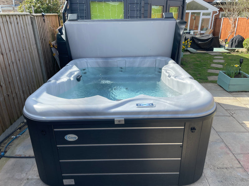 Cove C500 Retreat 26 Jet Hot Tub