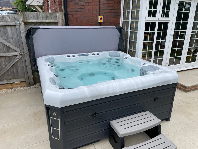Wellis Malaga Hot Tub