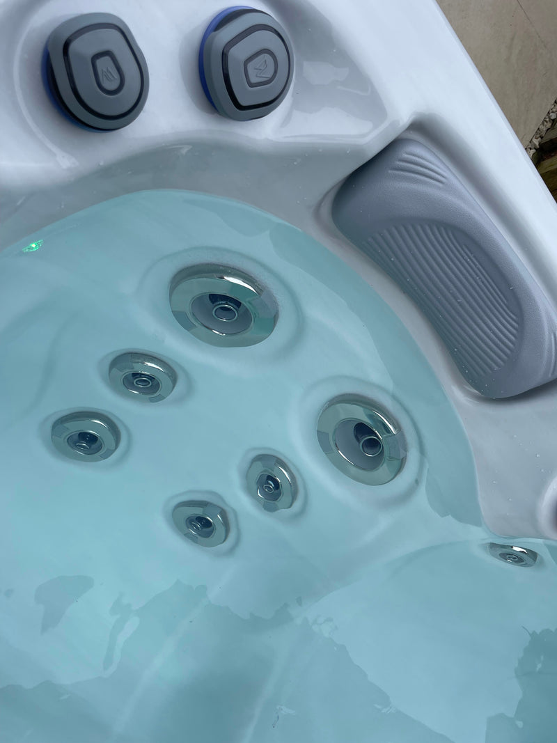 Wellis Malaga Hot Tub