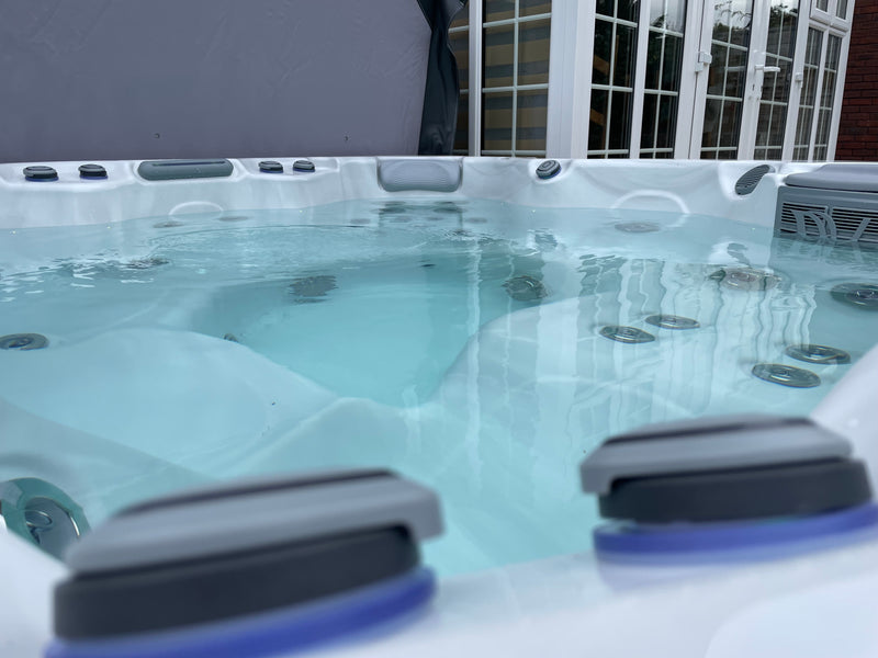 Wellis Malaga Hot Tub