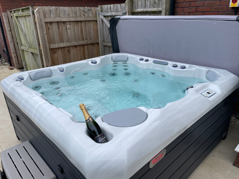 Wellis Malaga Hot Tub