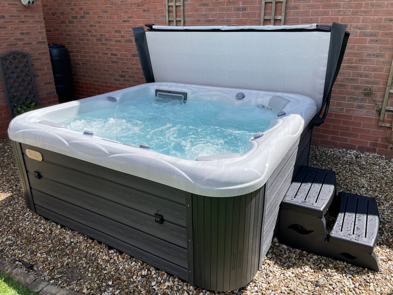 Wellis Venus Hot Tub