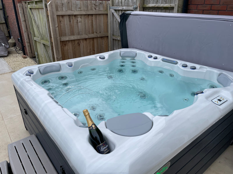 Wellis Malaga Hot Tub